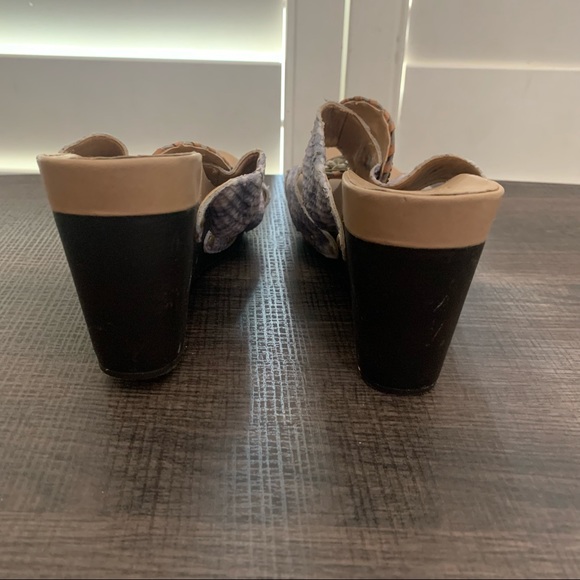 Vince Camuto Lupa natural desert snake print platform wedge sandals - Picture 3 of 11